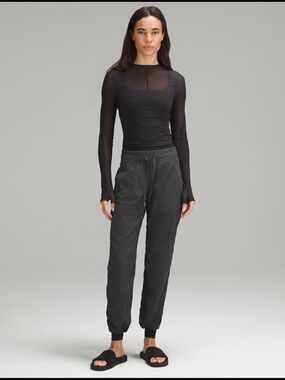 Lululemon Jogger Dance Studio Mid Rise short Gray Drawstring Women's size 12